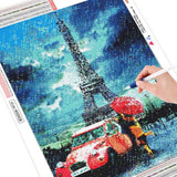 Eiffel Tower Couple Hug - Diamond Painting Kit