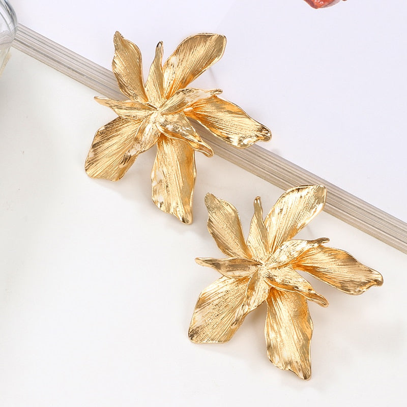Dior - Elegant Flower Earrings